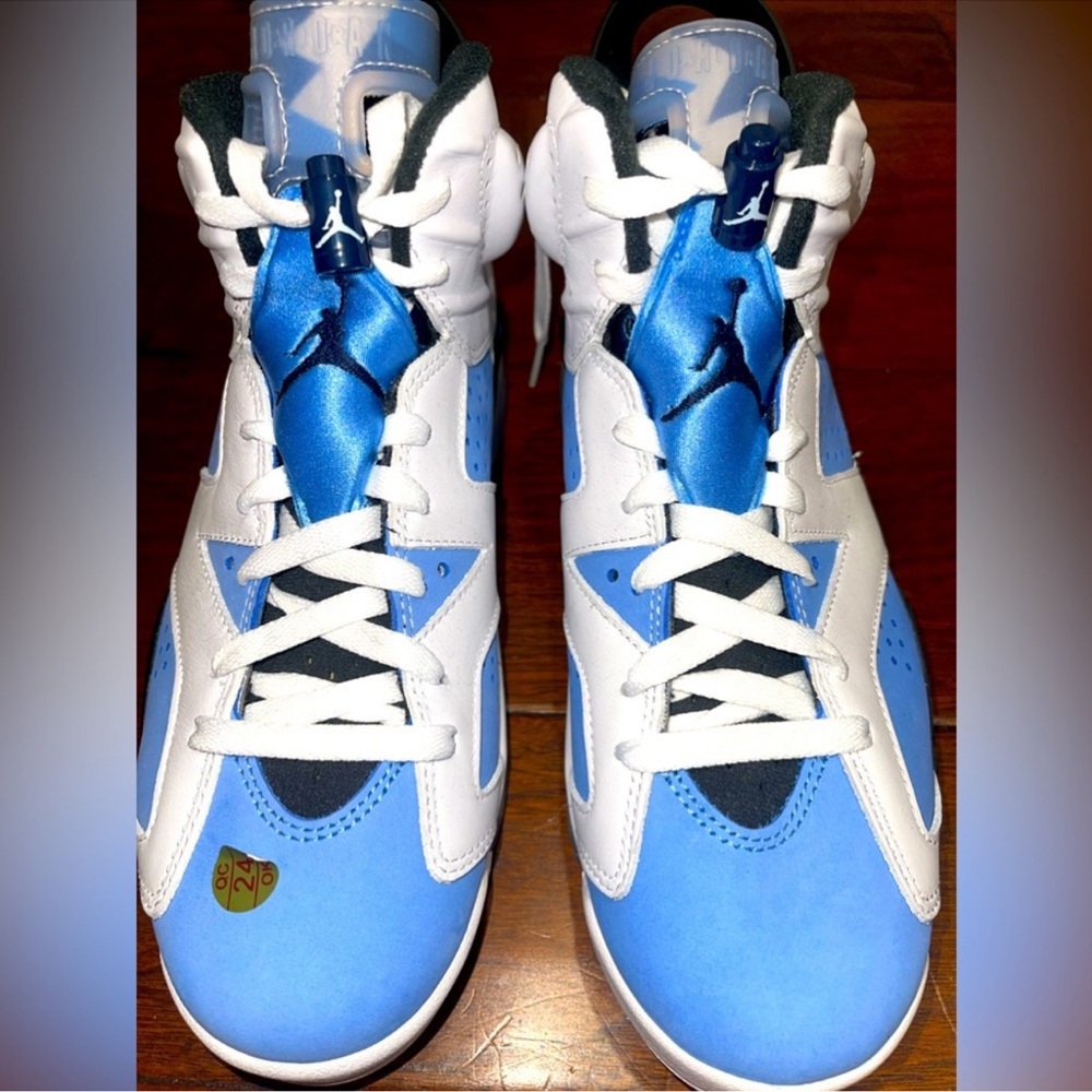 Air Jordan 6 Retro 'University Blue' - Men's Size 7.5 / Women's Size 9